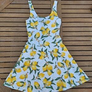 DIVIDED Size 8 Lemon Dress